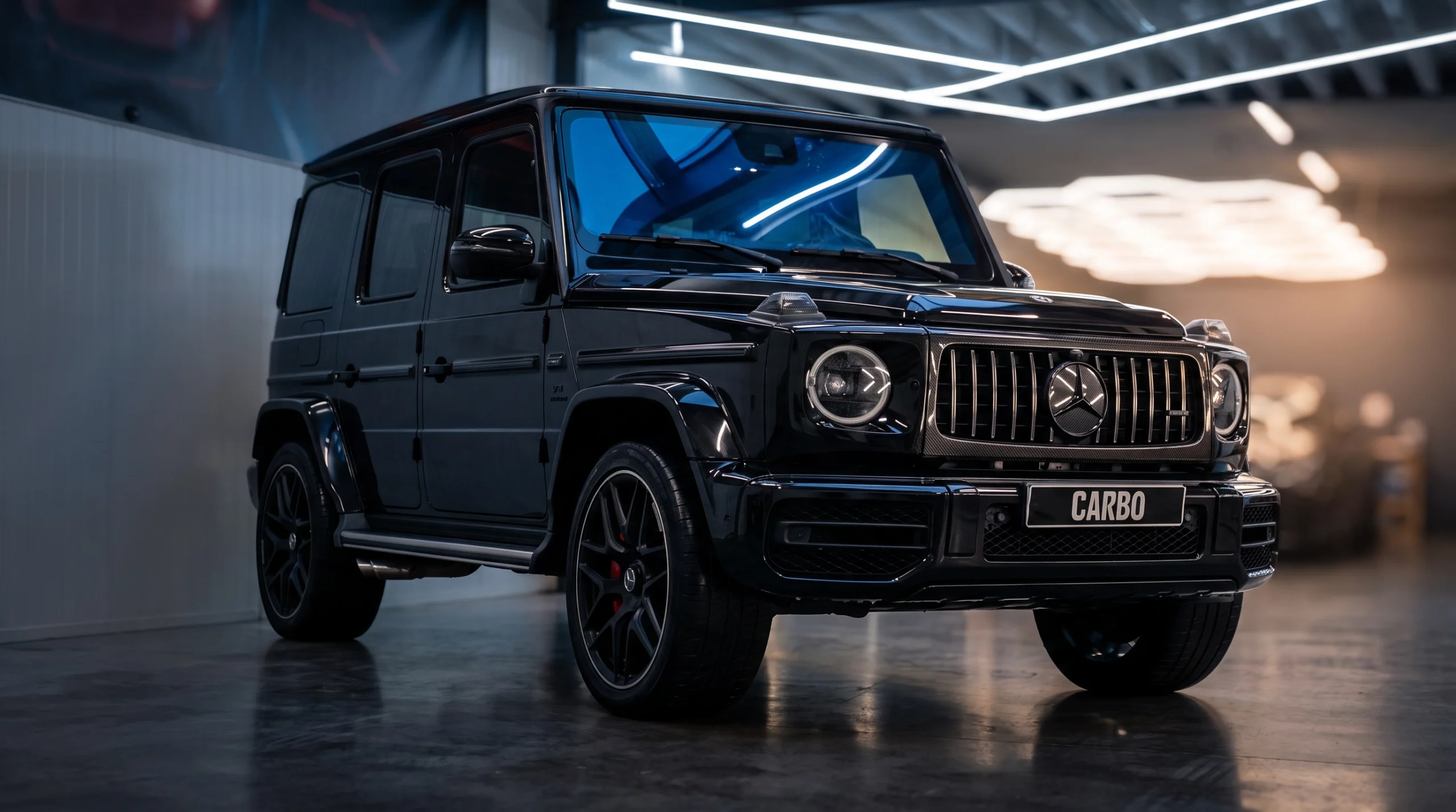 Zwarte Mercedes-AMG G 63 met Paint Protection Film (PPF) installatie in detailing studio